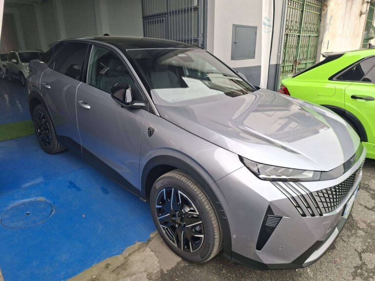 Peugeot 3008 1.2 hybrid ALLESTIMENTO GT 145cv e-dcs6